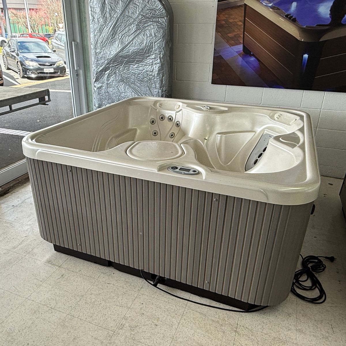 2018 Refurbished Hot Spot SX - The Spa Shop